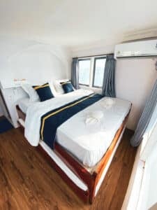 Amalfi_Komodo-Liveaboard-Phinisi_Master-Cabin_02
