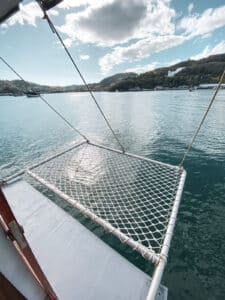 Amalfi_Komodo-Liveaboard-Phinisi_Master-Cabin_03