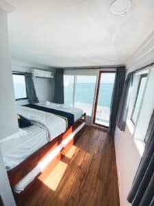 Amalfi_Komodo-Liveaboard-Phinisi_Master-Cabin_07
