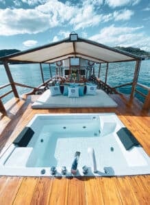 Amalfi_Komodo-Liveaboard-Phinisi_Social-Area_02