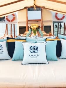 Amalfi_Komodo-Liveaboard-Phinisi_Social-Area_03