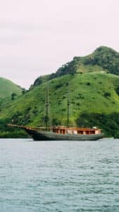 Angelica_Komodo-Liveaboard-Phinisi_Boat_01