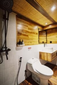 Angelica_Komodo-Liveaboard-Phinisi_Deluxe-Cabin-1_04