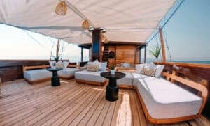 Angelica_Komodo-Liveaboard-Phinisi_Social-Area_04