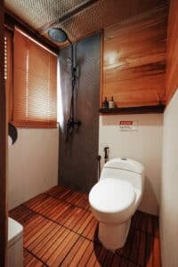 Angelica_Komodo-Liveaboard-Phinisi_VIP-Cabin_09