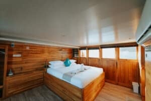 Cordelia-Phinisi_Komodo-Liveaboard-Phinisi_Deluxe-Cabin_01
