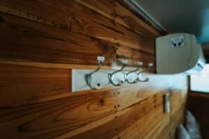 Cordelia-Phinisi_Komodo-Liveaboard-Phinisi_Deluxe-Cabin_04