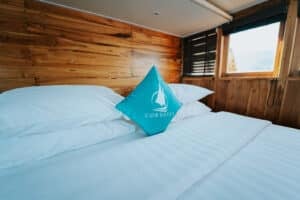 Cordelia-Phinisi_Komodo-Liveaboard-Phinisi_Deluxe-Cabin_05
