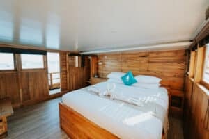 Cordelia-Phinisi_Komodo-Liveaboard-Phinisi_Deluxe-Cabin_08