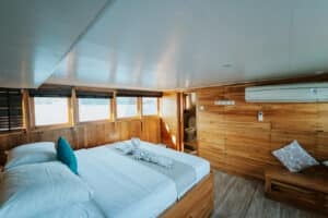 Cordelia-Phinisi_Komodo-Liveaboard-Phinisi_Deluxe-Cabin_11
