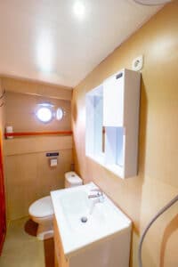 Cordelia-Phinisi_Komodo-Liveaboard-Phinisi_Master-Cabin_01