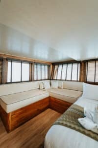 Cordelia-Phinisi_Komodo-Liveaboard-Phinisi_Master-Cabin_10