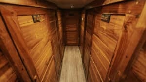 Cordelia-Phinisi_Komodo-Liveaboard-Phinisi_Superior-Cabin-1_02