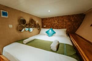 Cordelia-Phinisi_Komodo-Liveaboard-Phinisi_Superior-Cabin-2_04