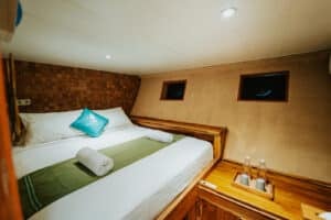 Cordelia-Phinisi_Komodo-Liveaboard-Phinisi_Superior-Cabin-2_09