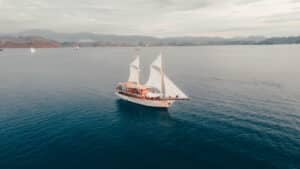 Elbark_Komodo-Liveaboard-Phinisi_Boat_01