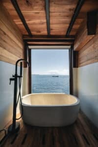 Elbark_Komodo-Liveaboard-Phinisi_Master-Cabin_06