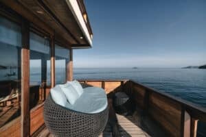 Elbark_Komodo-Liveaboard-Phinisi_Suite-Cabin_07