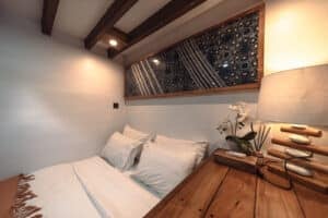 Elbark_Komodo-Liveaboard-Phinisi_Superior-Cabin-1_07