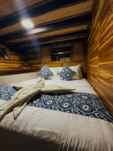 Gammara_Komodo-Liveaboard-Deluxe-Cabin1_18