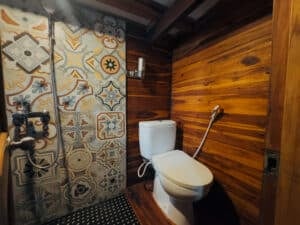 Gammara_Komodo-Liveaboard-Deluxe-Cabin1_9
