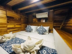 Gammara_Komodo-Liveaboard-Deluxe-Cabin2_14