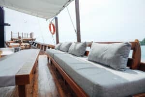 Gammara_Komodo-Liveaboard-Phinisi_Social-Area_4