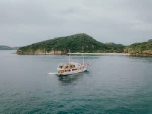 Gandiva_Komodo-Liveaboard-Phinisi_Boat_01