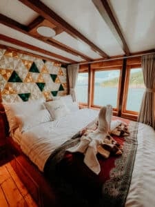 Gandiva_Komodo-Liveaboard-Phinisi_Deluxe-Cabin_06
