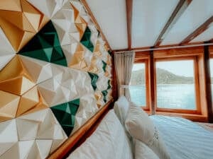 Gandiva_Komodo-Liveaboard-Phinisi_Deluxe-Cabin_08