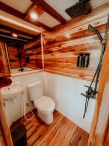 Gandiva_Komodo-Liveaboard-Phinisi_Deluxe-Cabin_14