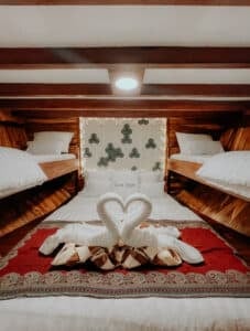 Gandiva_Komodo-Liveaboard-Phinisi_Family-Cabin_03