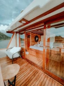 Gandiva_Komodo-Liveaboard-Phinisi_Master-Cabin_18