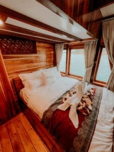 Gandiva_Komodo-Liveaboard-Phinisi_Superior-Cabin2_7