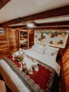 Gandiva_Komodo-Liveaboard-Phinisi_Superior-Cabin_03