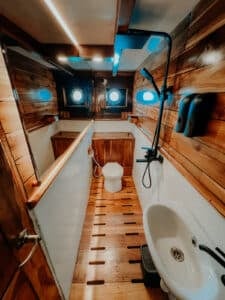 Gandiva_Komodo-Liveaboard-Phinisi_Superior-Cabin_12