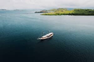 Navila_Komodo-Liveaboard-Phinisi_Boat_01
