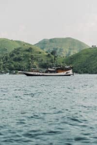 Navila_Komodo-Liveaboard-Phinisi_Boat_02