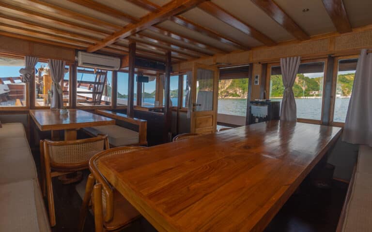 Refviero_Komodo-Liveaboard-Phinisi_Boat