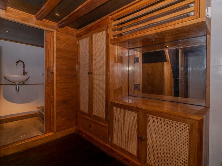 Refviero_Komodo-Liveaboard-Phinisi_Boat