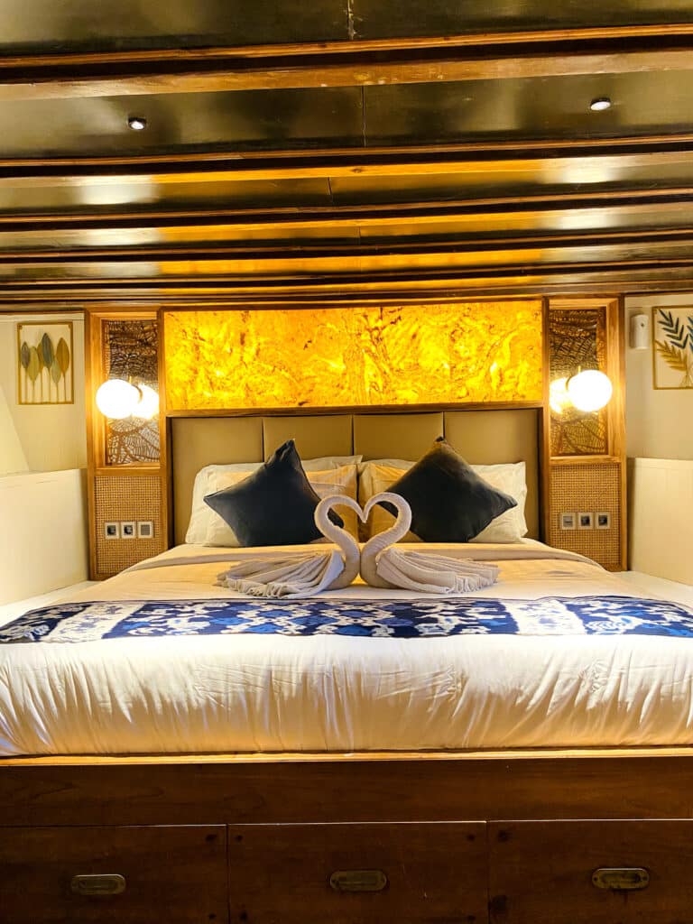 Refviero_Komodo-Liveaboard-Phinisi_Superior-Cabin