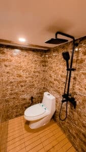 Semesta-Voyages_Komodo-Liveaboard-Phinisi_Suite-Cabin_07