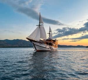 Vinca-Voyages_Komodo-Liveaboard-Phinisi_Boat_10