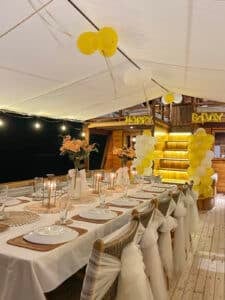 Vinca-Voyages_Komodo-Liveaboard-Phinisi_Dining_07