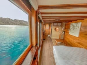 Vinca-Voyages_Komodo-Liveaboard-Phinisi_Master-Cabin-2_04