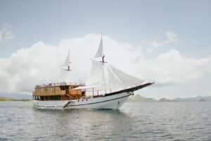 Zada-Nara_Komodo-Liveaboard-Phinisi_Boat_05
