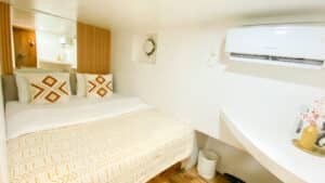 Zada-Nara_Komodo-Liveaboard-Phinisi_Deluxe-Cabin_01
