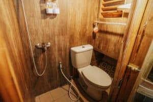Zada-Nara_Komodo-Liveaboard-Phinisi_Deluxe-Cabin_04