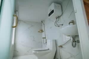 Zada-Nara_Komodo-Liveaboard-Phinisi_Master-Cabin_13