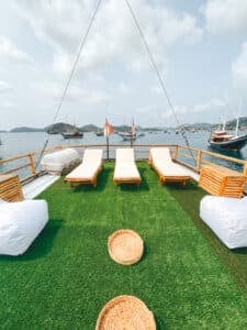 Zada-Nara_Komodo-Liveaboard-Phinisi_Social-Area_04